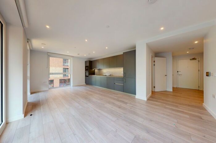 2 Bedroom Flat To Rent In Chatteris Way, London, SE17