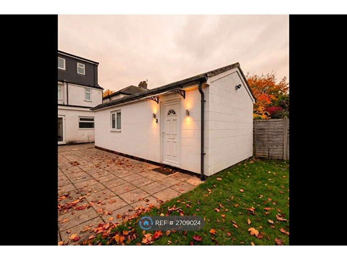 Studio To Rent In Eskdale Avenue, Northolt, UB5