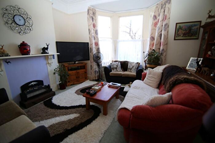 1 Bedroom Flat To Rent In Old Road, Tiverton, EX16