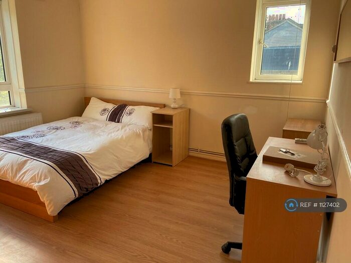 3 Bedroom Maisonette To Rent In City Road, London, EC1V