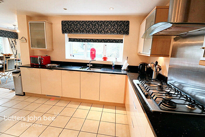 6 Bedroom Detached House For Sale In Oakbrook Close, Stafford, ST16