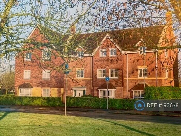 2 Bedroom Flat To Rent In Ottawa Drive, Liphook, GU30