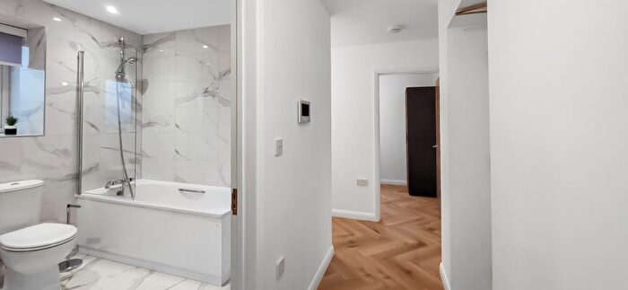 3 Bedroom Flat To Rent In Love Lane, Mitcham, CR4