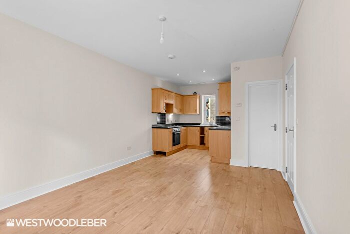 4 Bedroom Flat To Rent In High Street, Hoddesdon, EN11