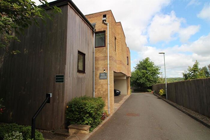 2 Bedroom Flat To Rent In Pool Barton, Keynsham, BS31