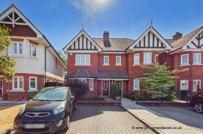 4 Bedroom Semi-Detached House For Sale In Knights Mead, Chertsey, Surrey, KT16