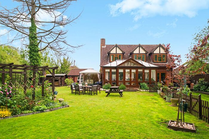 5 Bedroom Barn Conversion For Sale In Watersplash Road, Shepperton, TW17