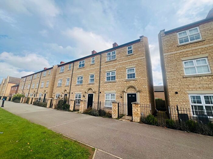 4 Bedroom Property To Rent In Langton Walk, Stamford, PE9