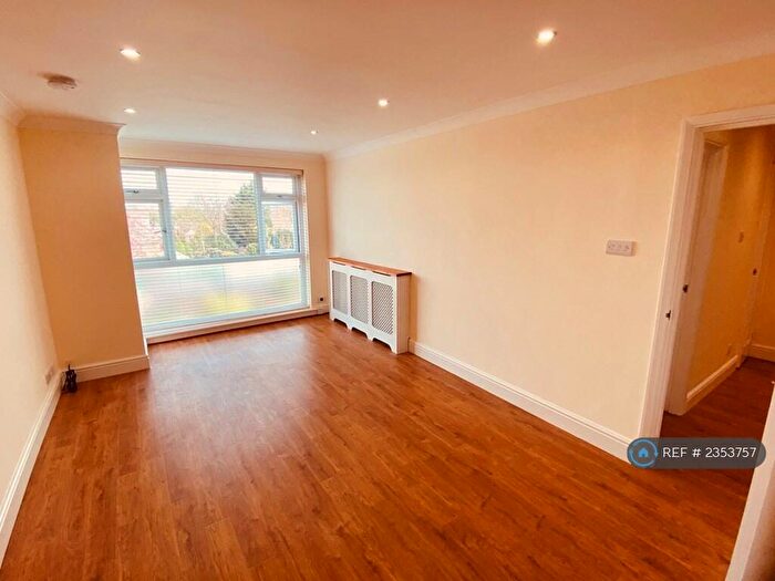 1 Bedroom Flat To Rent In Courtdowns Road, Kent, BR3