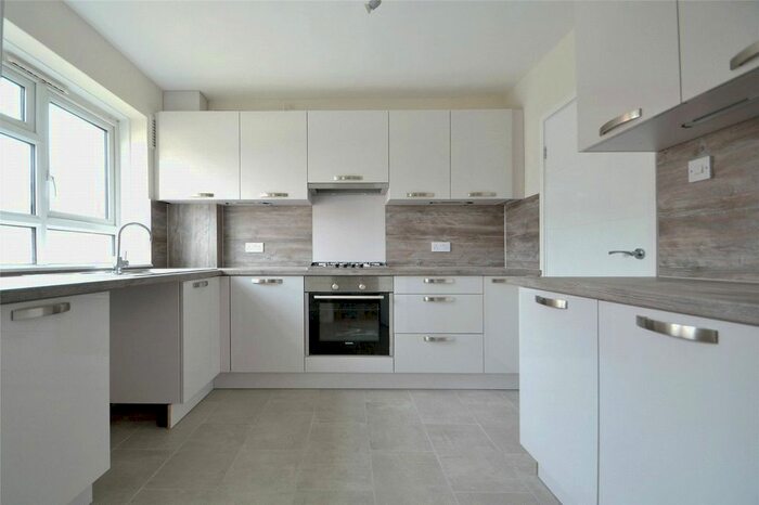 3 Bedroom Flat To Rent In Kemsing Close, Hayes, Bromley, BR2