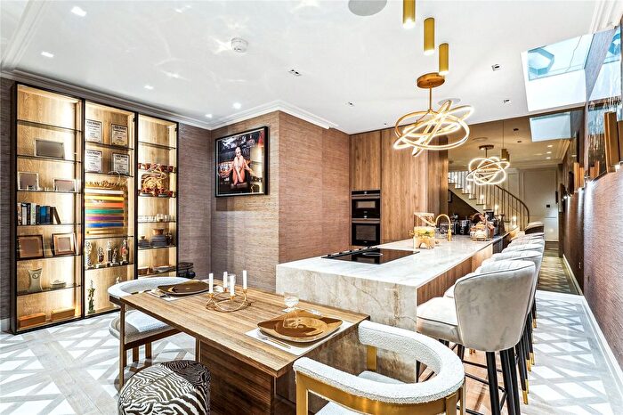 3 Bedroom Terraced House To Rent In Clabon Mews, London, SW1X