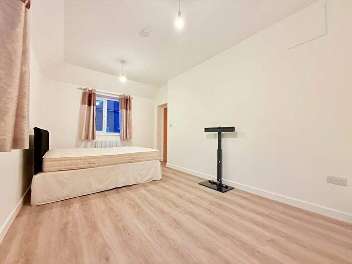 House To Rent In Broadmead, London, SE6
