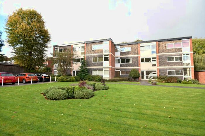 2 Bedroom Apartment To Rent In Grove Court, Headingley, Leeds, LS6