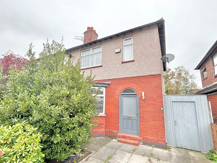 3 Bedroom Semi-detached House For Sale In The Avenue, Leigh, WN7