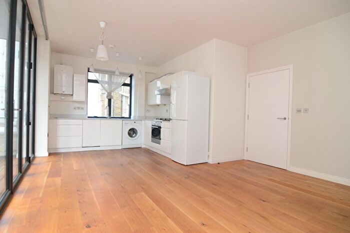 2 Bedroom Flat To Rent In Chapel Yard, Wandsworth, SW18