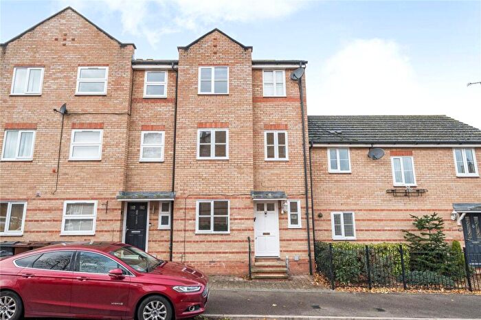 4 Bedroom Town House For Sale In Parkinson Drive, Chelmsford, Essex, CM1