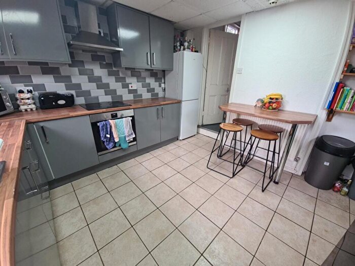 7 Bedroom House To Rent In Delph Lane, Leeds, LS6