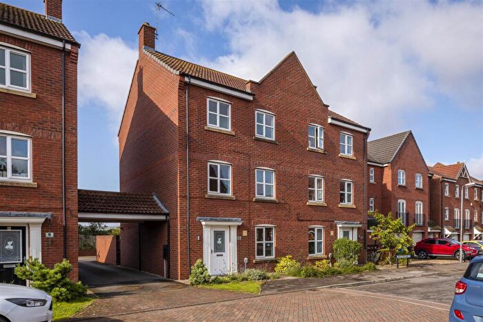 5 Bedroom Semi Detached House To Rent In , Lancaster Way, Brough, HU15