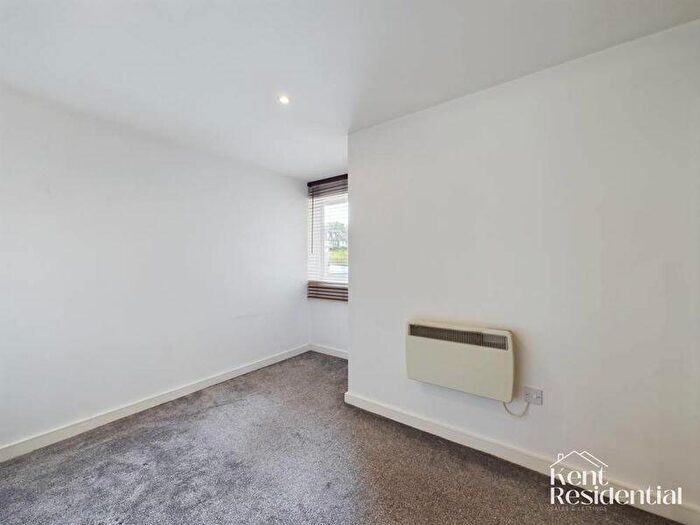 2 Bedroom Flat To Rent In Cossack Street, Rochester, ME1