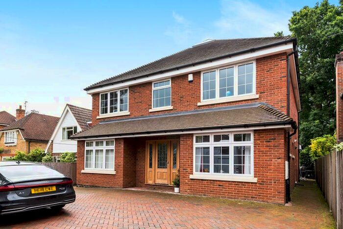 4 Bedroom Detached House To Rent In Lightwater, Surrey, GU18