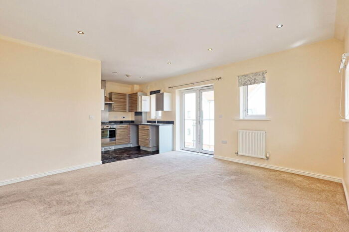 2 Bedroom Flat For Sale In Falcon Avenue, South Ockendon, Thurrock, RM15