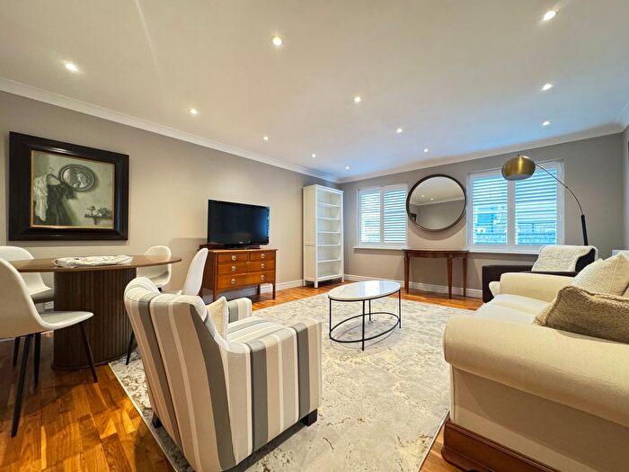 2 Bedroom Flat To Rent In Whittington Mews, London, N12