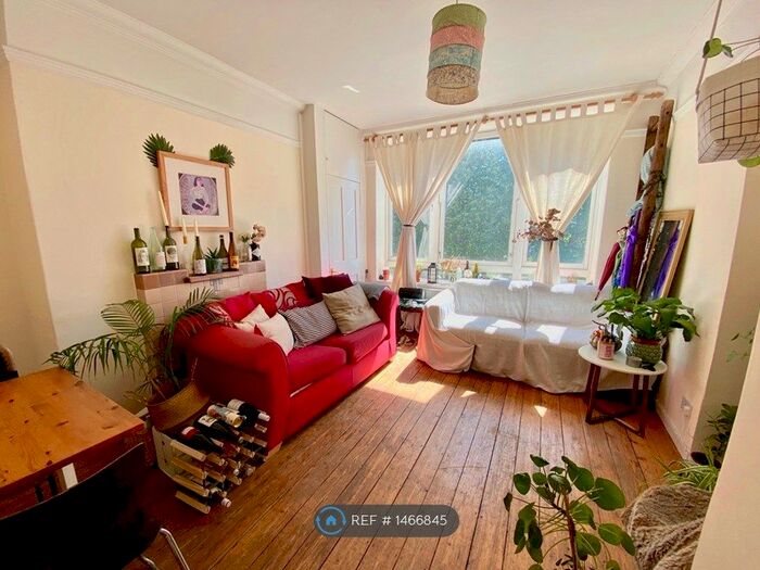 3 Bedroom Flat To Rent In Blake House, London, SE1