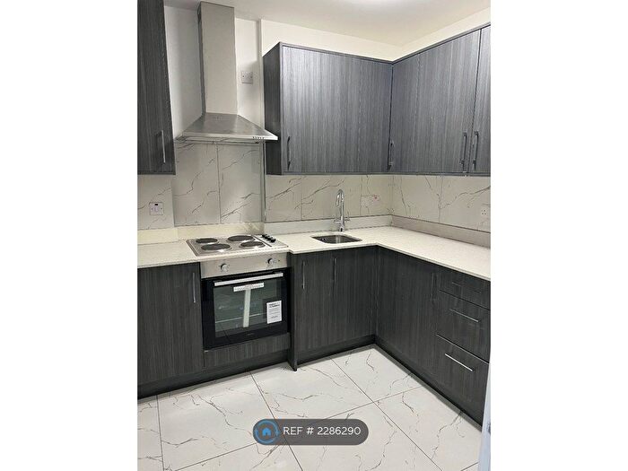 2 Bedroom Flat To Rent In High Street, Grays, RM17