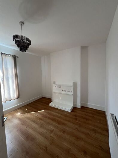 2 Bedroom Flat To Rent In Ilford, IG3