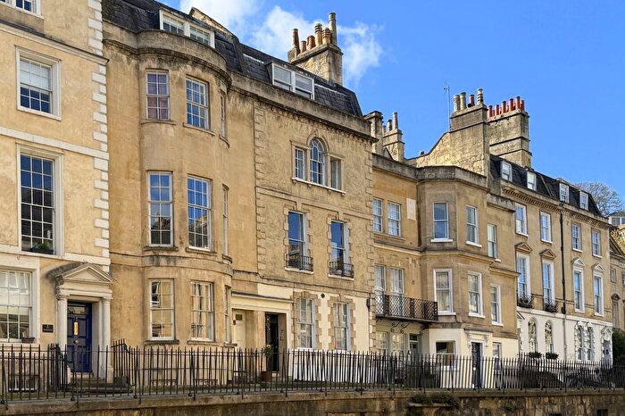 2 Bedroom Flat For Sale In Vineyards, Bath, BA1