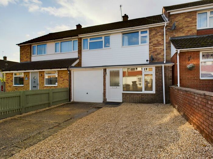 3 Bedroom Terraced House To Rent In Stephens Road, Tadley, RG26