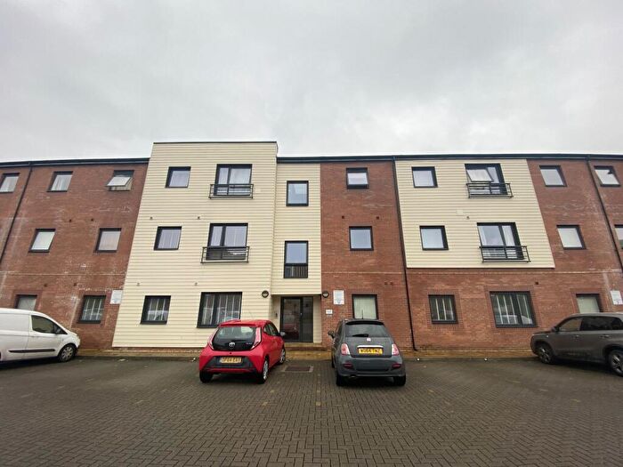 2 Bedroom Flat To Rent In Elmtree Way, Bristol, BS15
