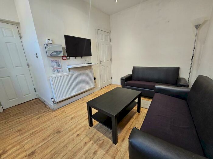 3 Bedroom Terraced House To Rent In Autumn Terrace, Hyde Park, Leeds, LS6