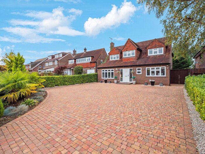 4 Bedroom Detached House For Sale In Beacon Way, Rickmansworth, WD3
