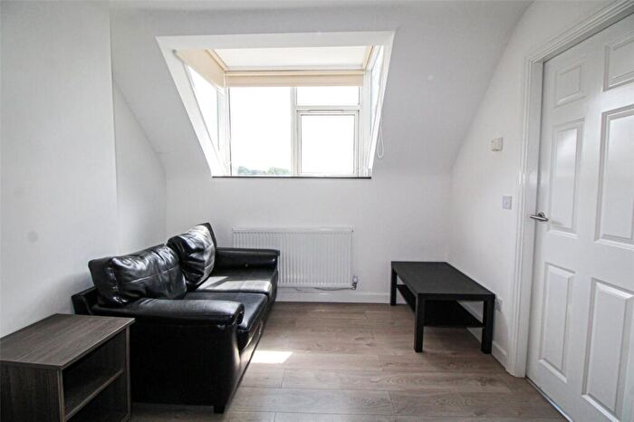 Apartment To Rent In Apt, Brudenell Road #, LS6