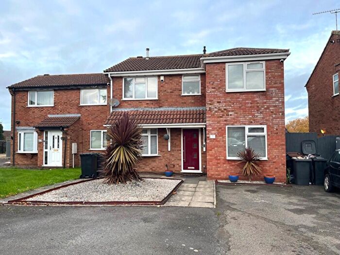 4 Bedroom Semi Detached House For Sale In Aintree Close, Bedworth, CV12