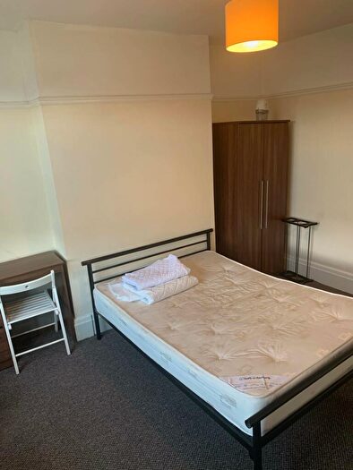 4 Bedroom Semi-Detached House To Rent In Birchfields Road, Fallowfield, M14