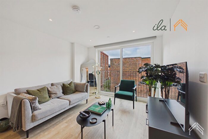 2 Bedroom Apartment To Rent In Hairpin House, Birmingham, B12