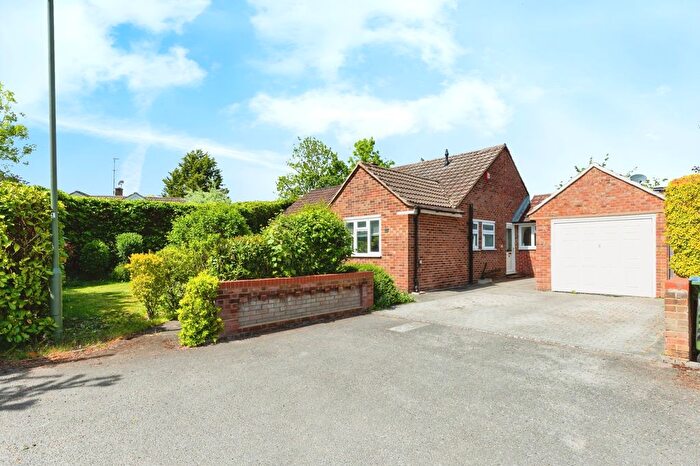 2 Bedroom Bungalow For Sale In Compton Close, Esher, Surrey, KT10