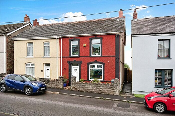 3 Bedroom Semi-Detached House For Sale In Lon Y Felin, Ammanford, Swansea, SA18
