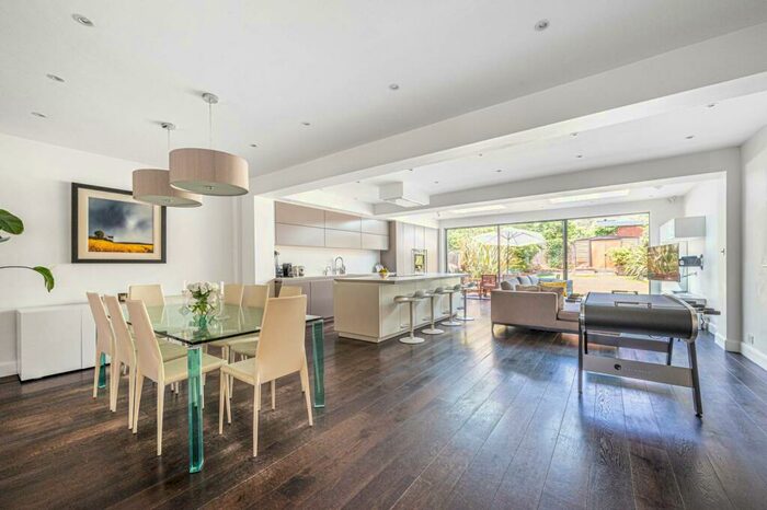 5 Bedroom Semi-Detached House To Rent In The Vale, Golders Green, London, NW11