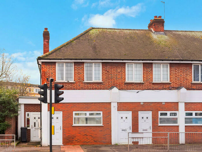 2 Bedroom End Of Terrace House To Rent In Cambridge Road, Kingston Upon Thames, Surrey, KT1