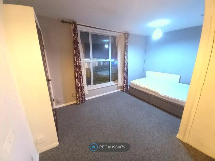 Studio To Rent In Week Street, Maidstone, ME14