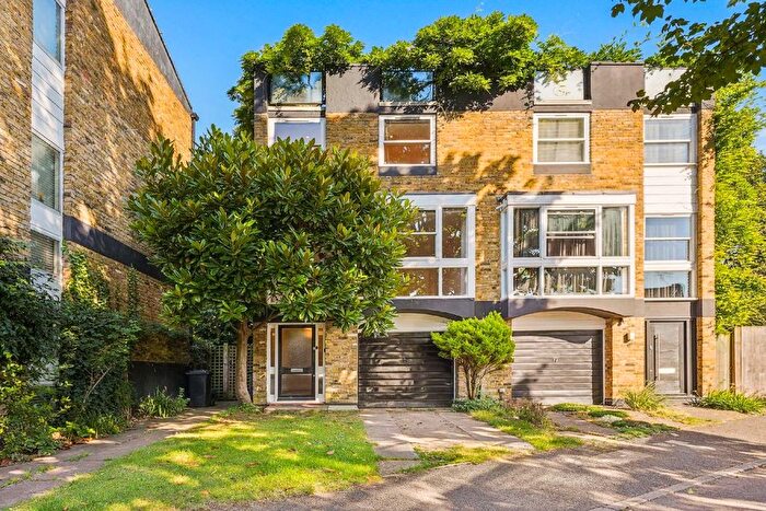 3 Bedroom Semi-Detached House To Rent In Hermitage Close, Warrington Road, Richmond, TW10