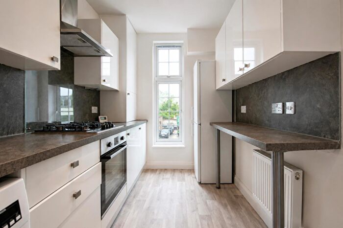 1 Bedroom Flat To Rent In Colston Road, London, SW14
