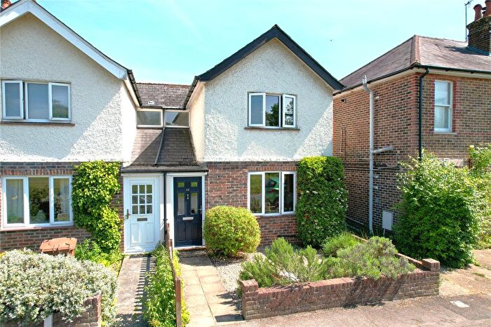 3 Bedroom Semi-detached House For Sale In Oakdene Road, Peasmarsh, Guildford, Surrey, GU3