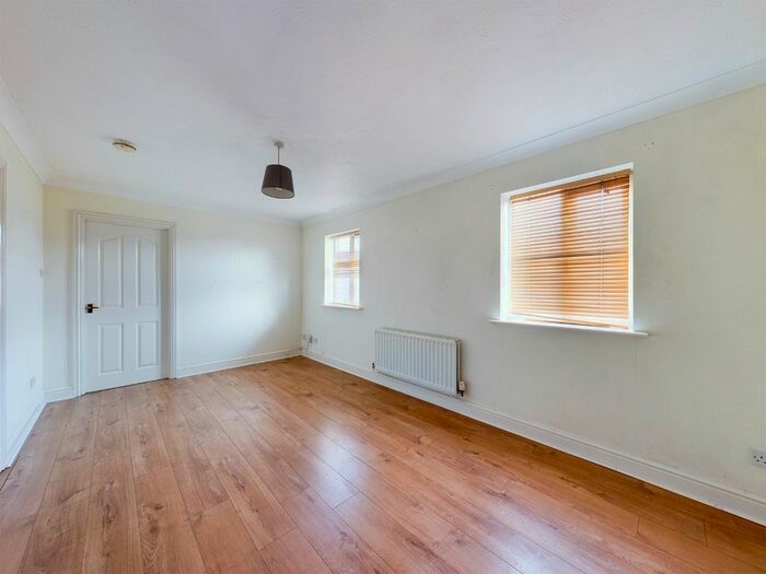 1 Bedroom Maisonette To Rent In Shereway, Aylesbury, Buckinghamshire, HP19