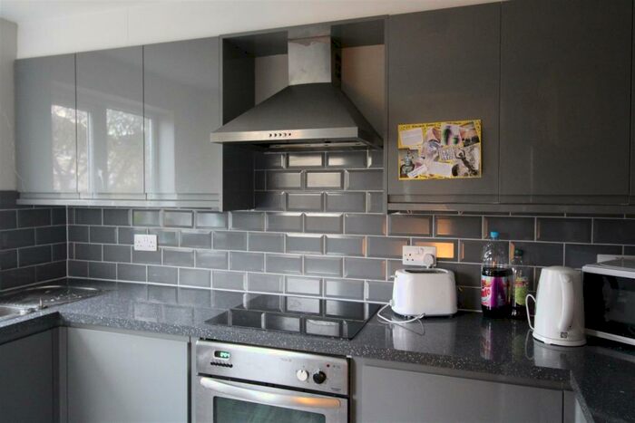 4 Bedroom Private Hall To Rent In Allandale Gardens, Lancaster, LA1