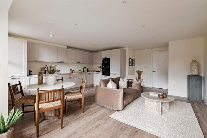 2 Bedroom Apartment For Sale In Bulwer Road, London, E11