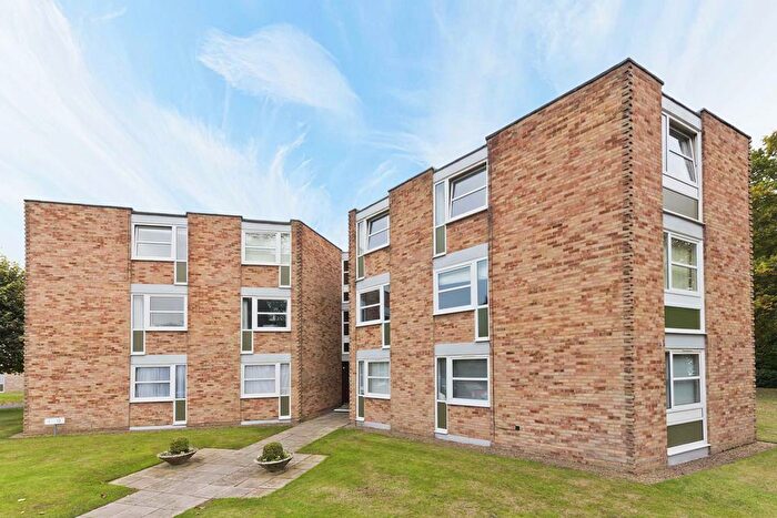 2 Bedroom Flat To Rent In Heathside, Hanger Hill, KT13